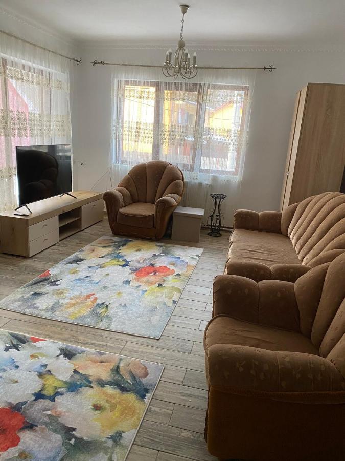 B House Buşteni Exteriör bild