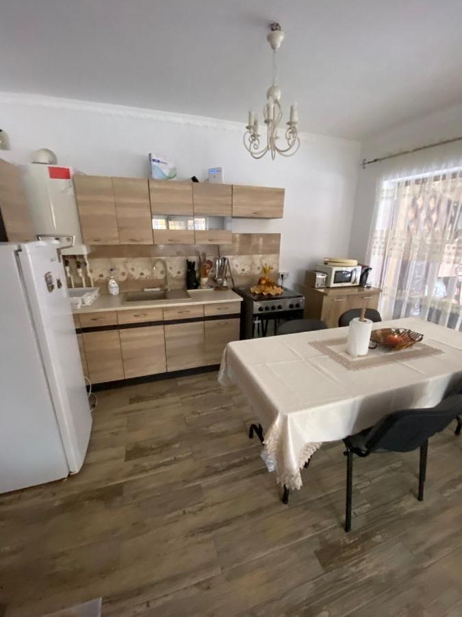 B House Buşteni Exteriör bild